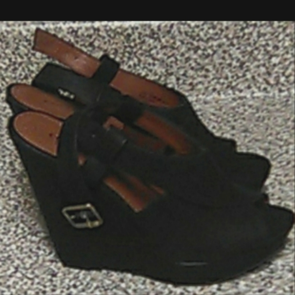 Chinese Laundry - Picture 1 of 3